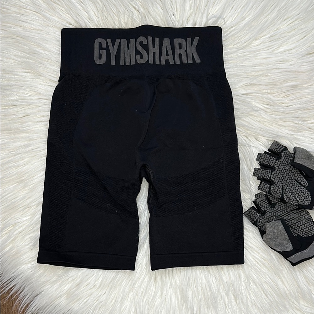 Gymshark • Black Workout biker Shorts